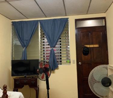 Leon House | Casa Cisneros Bed & Breakfast