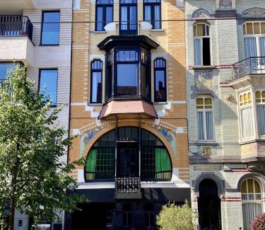 Stationsbuurt Noord Apartment | Casa Clementina - 3 Bedroom Apartment in a Art-Nouveau House