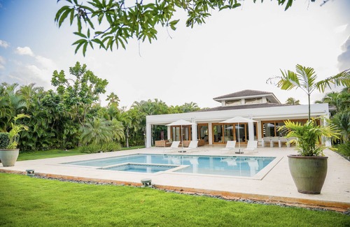 Los Lagos Villa | Casa Colibri - Near the Beach & Pool Table-Golf Carts-Jacuzzi, Fully Staffed