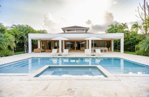 Los Lagos Villa | Casa Colibri - Near the Beach & Pool Table-Golf Carts-Jacuzzi, Fully Staffed