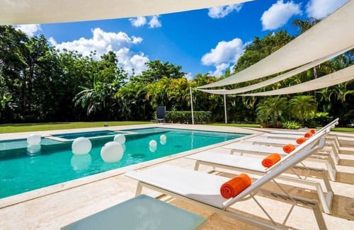 Los Lagos Villa | Casa Colibri - Near the Beach & Pool Table-Golf Carts-Jacuzzi, Fully Staffed