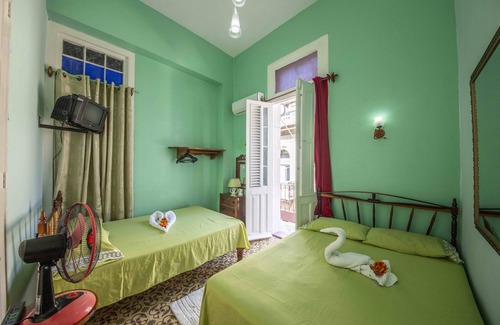 Centro Havana Bed & Breakfast | Casa Colonial Wilmer