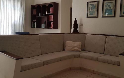 Centro House | Casa com churrasqueira no Centro de Caraguatatuba
