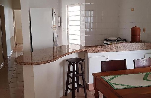 Centro House | Casa com churrasqueira no Centro de Caraguatatuba