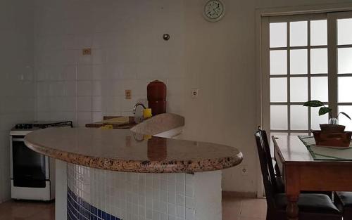 Centro House | Casa com churrasqueira no Centro de Caraguatatuba