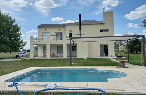 Gualeguaychu House | Casa completa con piscina en barrio cerrado con seguridad