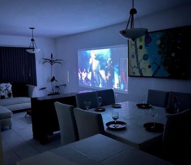 Torreon House | Casa completa y equipada 4 habitaciones 6 camas asador y juguetes para niños A 10 minutos de parques industriales, clínicas 71 y 16 del IMSS y del ISSSTE