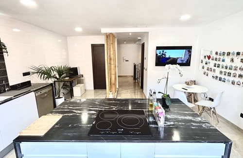 Corbera House | Casa con Jacuzzi y Piscina con Vistas al Castillo