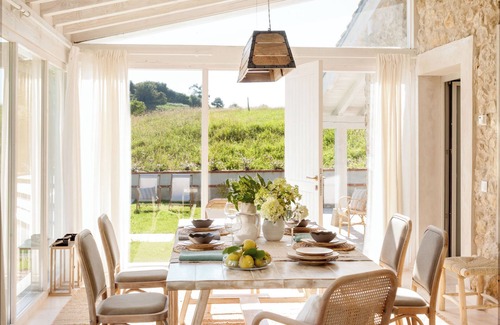 Lamadrid House | Casa con Jardín y Piscina Climatizada Cerca de Comillas a 10 min de la Playa