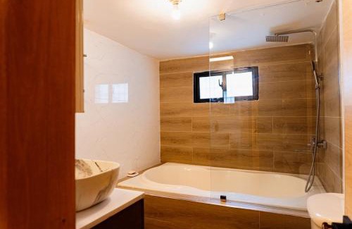 Los Alcarrizos House | Casa con Piscina Climatizada y BBQ