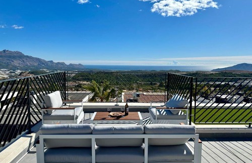 Polop House | Casa con piscina climatizada y vistas al mar