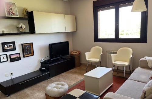 Valverde de la Virgen Apartment | Casa con vistas al lago golf leon