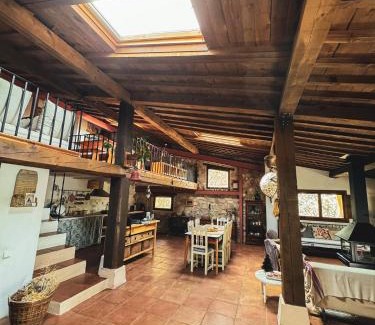Aragosa House | Casa Corazón de piedra en el Río Dulce