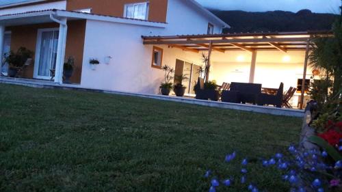 Urzelina House | Casa d'Avó Guesthouse and Apartment