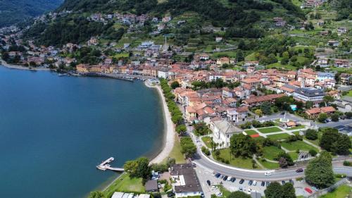 Domaso Apartment | Casa d'epoca fronte lago a Domaso lago di Como