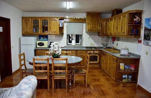 Fornos de Algodres House | CASA DA BARREIRA 121202/AL (Alojamento Local)