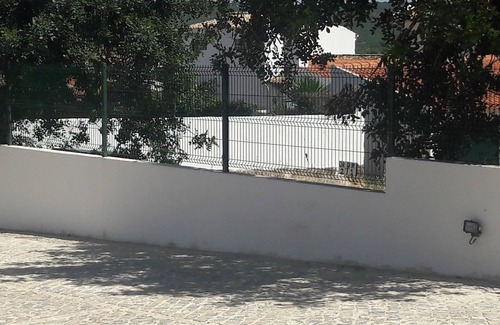 Tor House | Casa da Figueira: as Férias no Campo Próximo da Praia com Piscina
