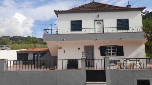 Ferreira do Zezere House | Casa da Magnólia