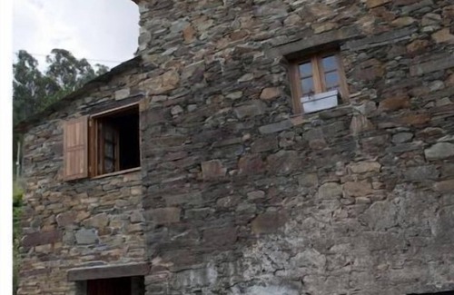 Lousa Cottage | Casa da Urze, charming cabin, especially for families and couples
