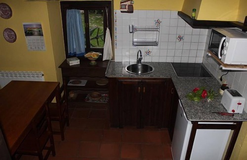 Ribadesella Cottage | Casa de Aldea El Correntíu for 4 people
