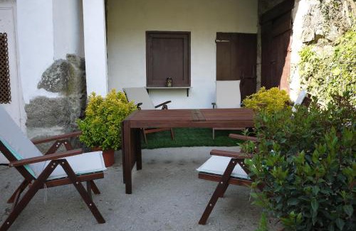 Sober House | Casa de Labranza Naz