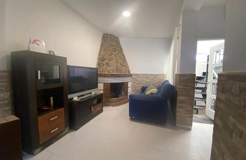 Navas del Rey House | casa de pueblo con chimenea