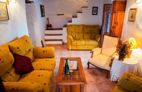 Canillas de Aceituno Villa | Casa del Algarrobo