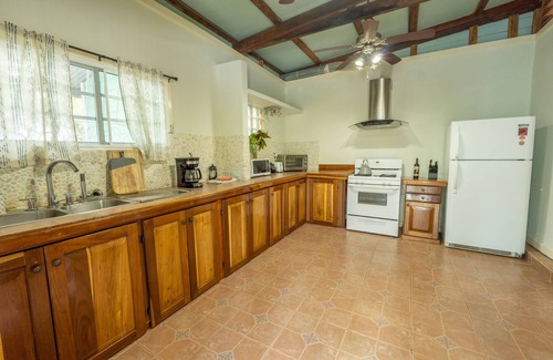 Carenero Island House | Casa del Fuego- Caribbean Magic