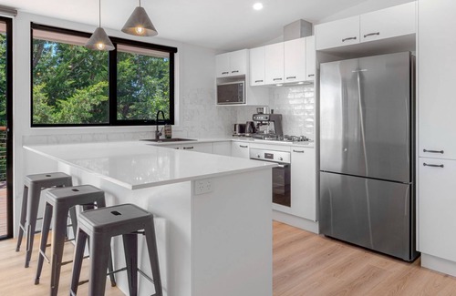 Jindabyne House | Casa Della Vita pet friendly modern townhouse