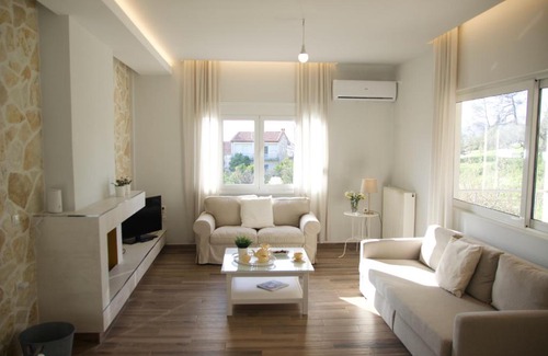 Aravissos Villa | Casa Di Calma Four Seasons Guest House
