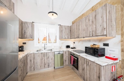 Lakithra Villa | Casa di Pietra - Two Bedroom Villa, Sleeps 4