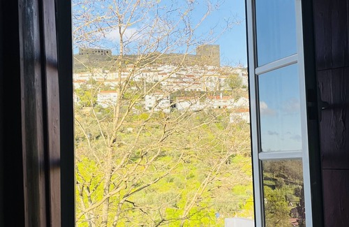 Castelo de Vide Villa | Casa do Martinho (Front View to the Castle)