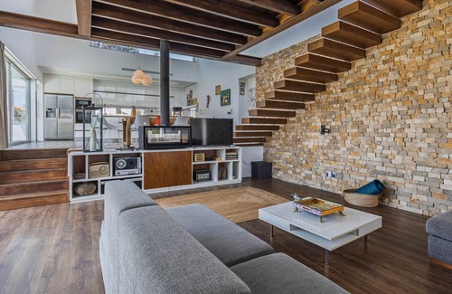 Carrasqueira House | Casa do Meco by LovelyStay