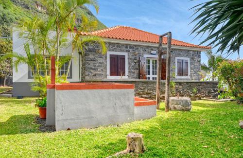 Arco da Calheta House | Casa do Pombal, a Home in Madeira