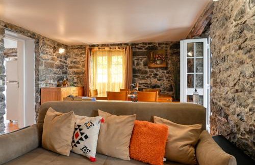 Arco da Calheta House | Casa do Pombal, a Home in Madeira