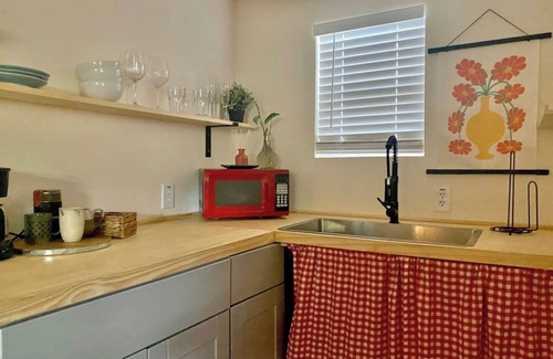 Blackshear-Prospect Hill House | Casa Eleven . Super Location. Walkability