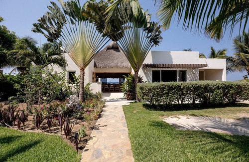 Barra de Colotepec Villa | Casa Escondida: Private Oceanfront Villa W/Chef