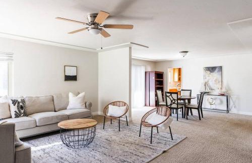 Little Italy Apartment | Casa Flora -2BR- FREE Parking in Little Italy!