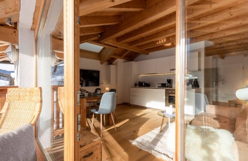 Valle San Silvestro Apartment | Casa Flora near train station