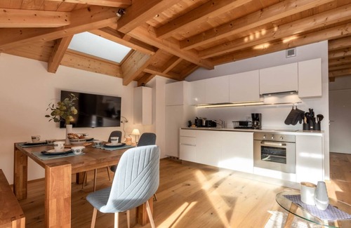 Valle San Silvestro Apartment | Casa Flora near train station