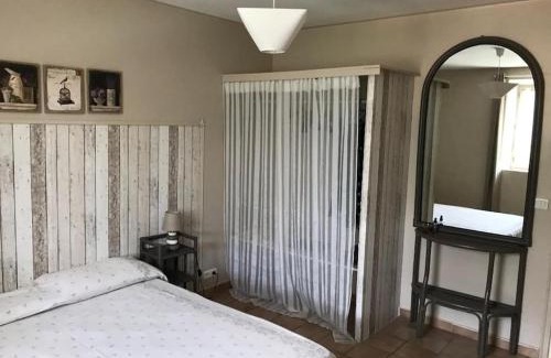 Saint-Andre-de-Roquepertuis House | Casa con piscina e giardino