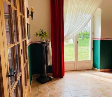Saint-Andre-de-Roquepertuis House | Casa con piscina e giardino