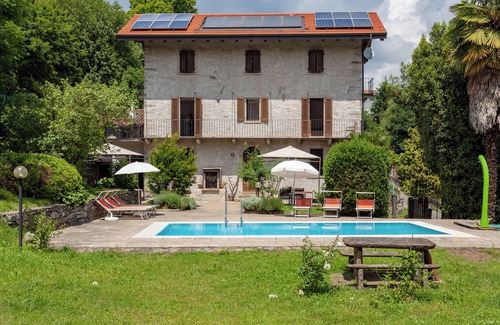 Vacciago Apartment | Casa Frey apt. 1 three-room apartment on Lake Orta with garden and swimming pool