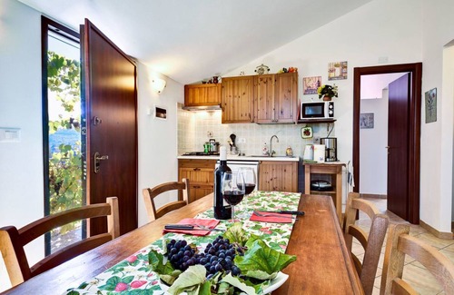 Civezza House | CASA Giardino with shared pool & large garden 6 persons