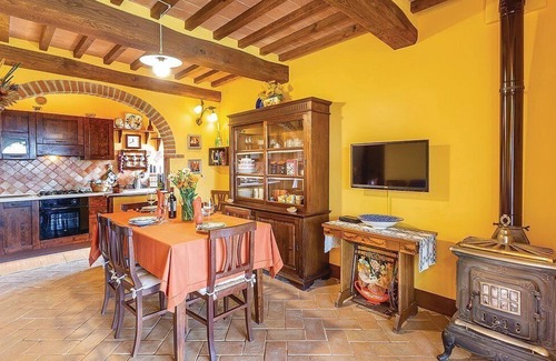 Torre A Castello House | Casa Glenda: A characteristic and welcoming two-story apartment that is part of an ancient country house located on top of a small hill, with Free WI-FI.