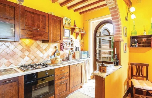 Torre A Castello House | Casa Glenda: A characteristic and welcoming two-story apartment that is part of an ancient country house located on top of a small hill, with Free WI-FI.