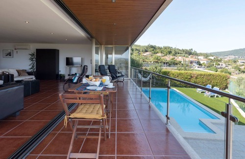 Penafiel House | Casa Guimas - Four Bedroom House, Sleeps 10