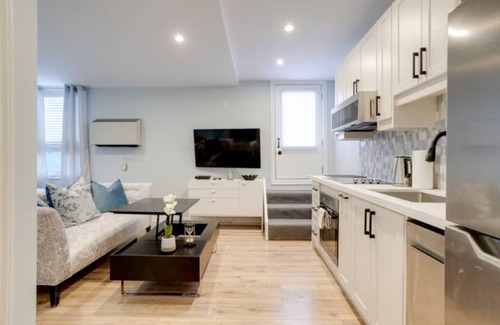 Leslieville Apartment | Casa Hotels