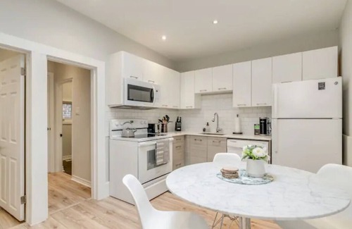 Leslieville Apartment | Casa Hotels