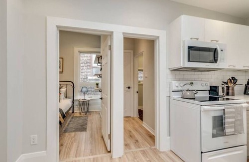 Leslieville Apartment | Casa Hotels